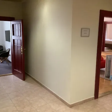 Hotel Zamecka 17 מלון פארדוביצה