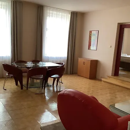 Hotel Zamecka 17 מלון פארדוביצה